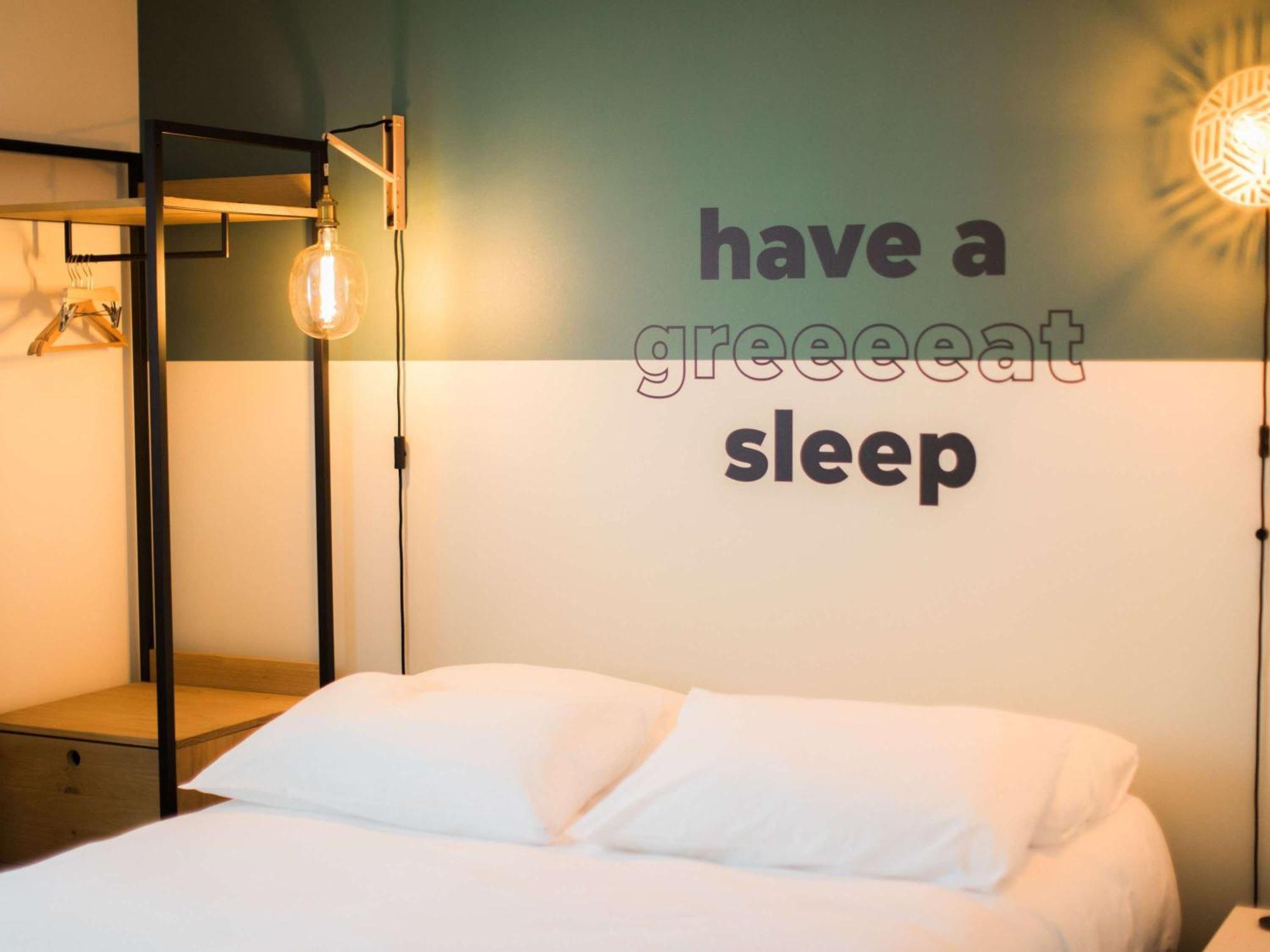 Guipavas Greet Hotel Brest Aeroport מראה חיצוני תמונה